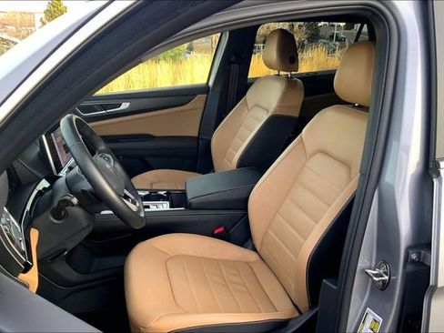 Used 2024 Volkswagen Atlas Cross Sport SEL R-Line image 17