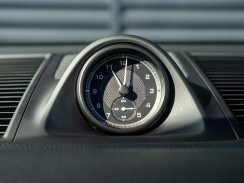 Certified 2023 Porsche Macan image 18