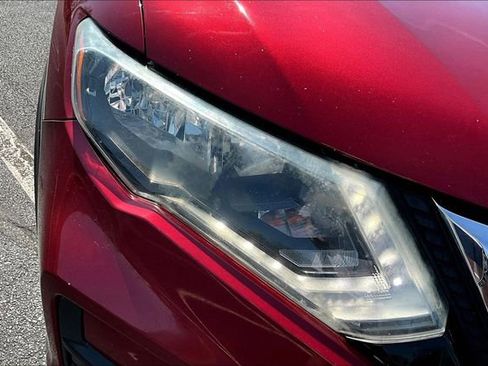 Used 2018 Nissan Rogue SV image 29