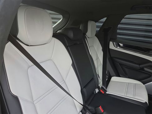 New 2026 Porsche Cayenne GTS image 21