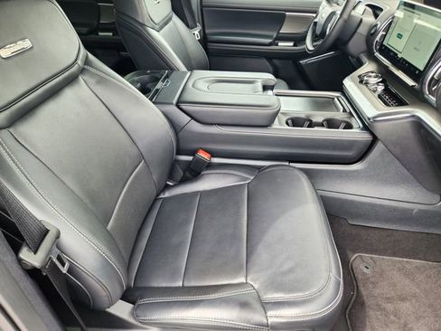 Used 2025 Ford Expedition Platinum AWD/4WD image 14