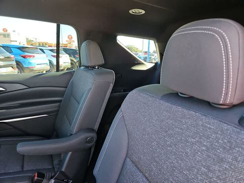 Used 2025 Chevrolet Traverse LT FWD image 19