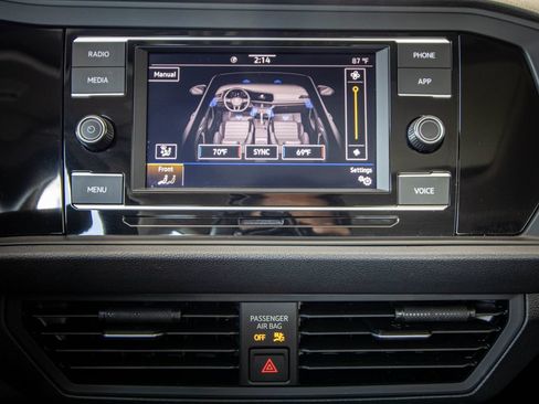 Used 2024 Volkswagen Jetta SE w/ Panoramic Sunroof Package FWD image 45