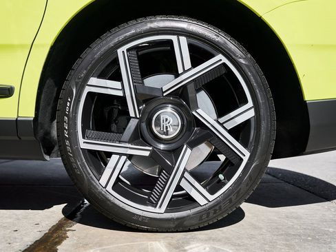 Used 2024 Rolls-Royce Cullinan image 25