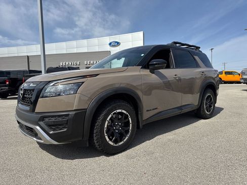 Used 2023 Nissan Pathfinder Rock Creek AWD/4WD image 2