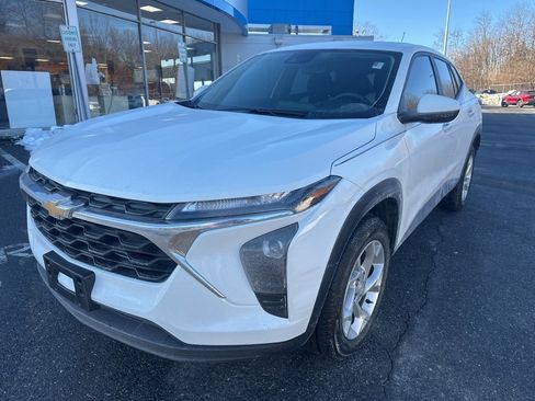 Used 2024 Chevrolet Trax LS w/ LS Convenience Package image 1