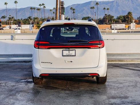 New 2026 Chrysler Pacifica Select w/ S Appearance Package image 8