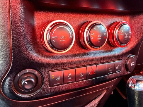 Used 2013 Jeep Wrangler Rubicon w/ PWR Convenience Group image 32