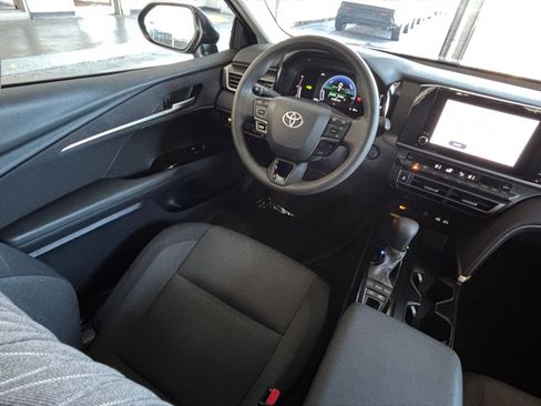 Used 2025 Toyota Camry LE image 38