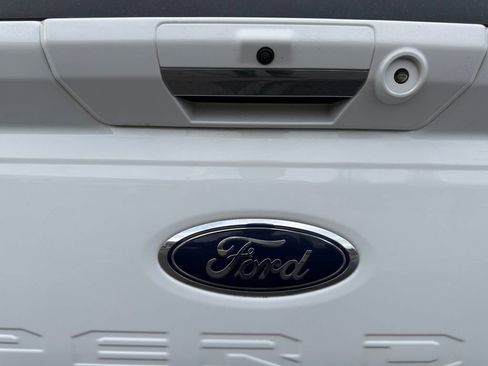 Used 2023 Ford F250 Lariat w/ Chrome Package image 17