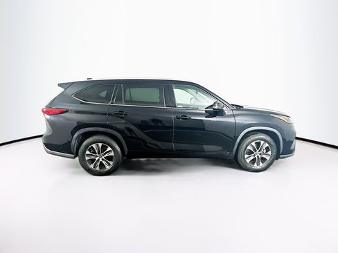 Used 2022 Toyota Highlander XLE FWD image 10