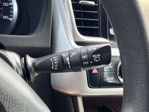 Used 2019 Toyota Highlander LE FWD image 24