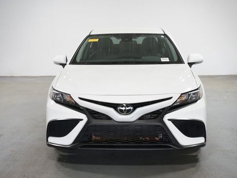 Used 2023 Toyota Camry SE image 2