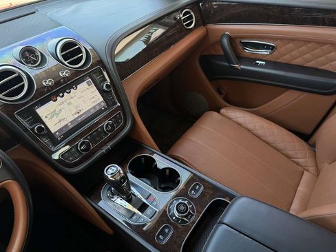 Used 2017 Bentley Bentayga AWD/4WD image 15