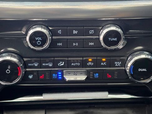 Used 2022 Ford F150 Lariat w/ Equipment Group 502A High AWD/4WD image 17