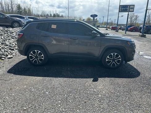 Used 2022 Jeep Compass Limited w/ Sun and Sound Group AWD/4WD image 3