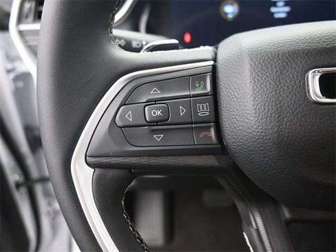 Used 2024 Jeep Grand Cherokee Laredo image 31