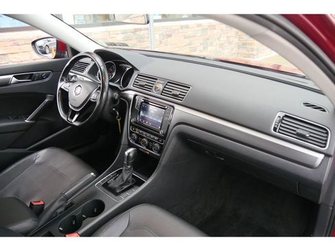 Used 2017 Volkswagen Passat 1.8T R-Line image 14