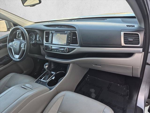 Used 2016 Toyota Highlander XLE AWD/4WD image 22