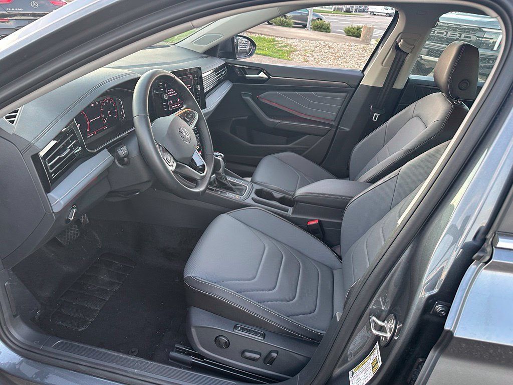 Used 2025 Volkswagen Jetta SEL FWD image 11