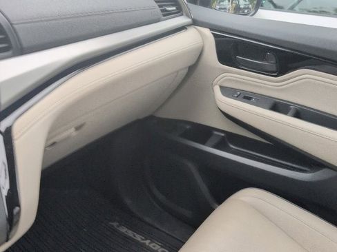 Used 2025 Honda Odyssey Touring image 4
