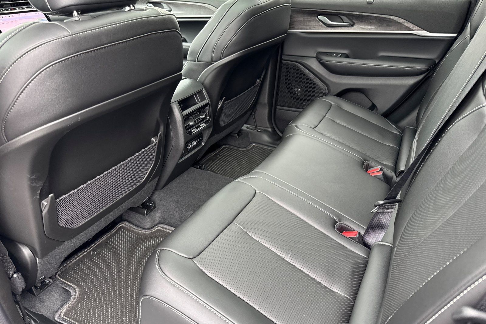 New 2025 Jeep Grand Cherokee Limited w/ Luxury Tech Group II AWD/4WD image 14