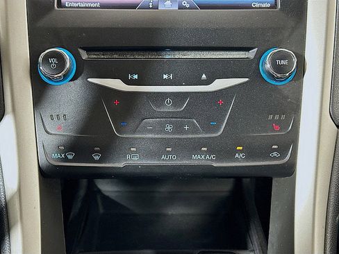 Used 2015 Ford Fusion SE w/ Equipment Group 202A image 18