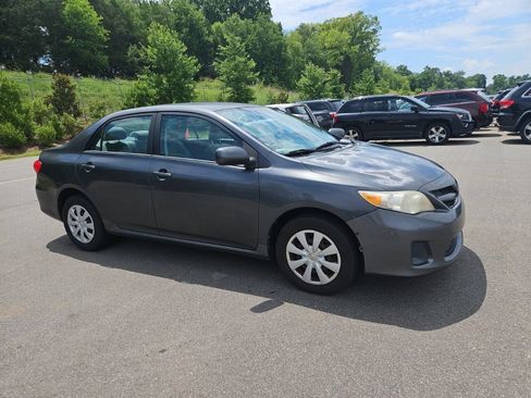 Used 2011 Toyota Corolla LE FWD image 2