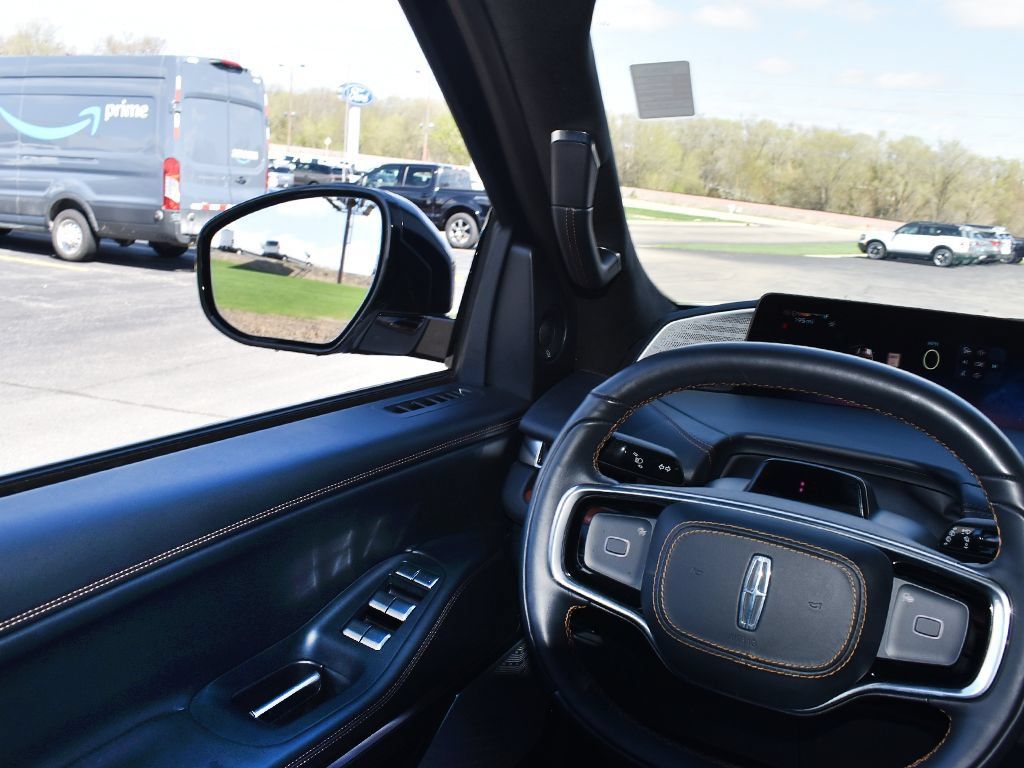 Used 2025 Lincoln Navigator L Black Label AWD/4WD image 19
