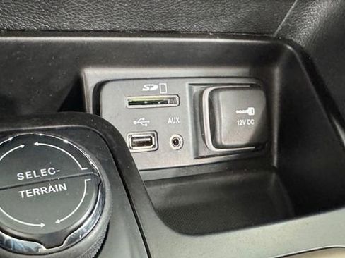 Used 2014 Jeep Cherokee Sport AWD/4WD image 28
