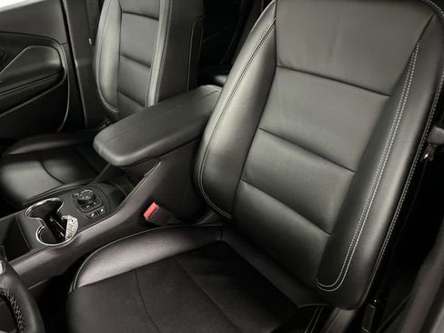 Certified 2024 GMC Terrain SLT w/ Elevation Edition AWD/4WD image 18