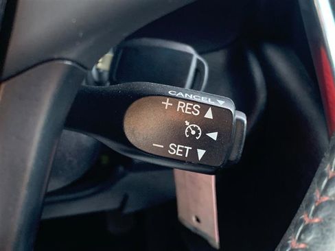 Used 2017 Toyota Camry SE image 19