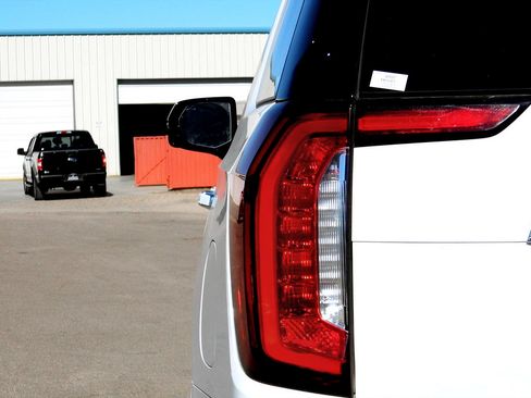 Used 2021 GMC Yukon SLT w/ SLT Premium Package image 27