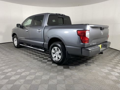 Used 2018 Nissan Titan SV w/ SV Convenience Package AWD/4WD image 6