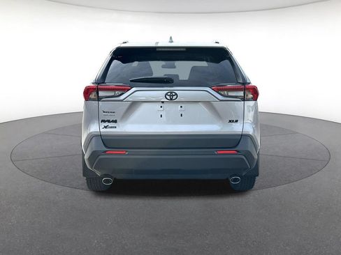 Used 2025 Toyota RAV4 XLE w/ Convenience Package FWD image 4