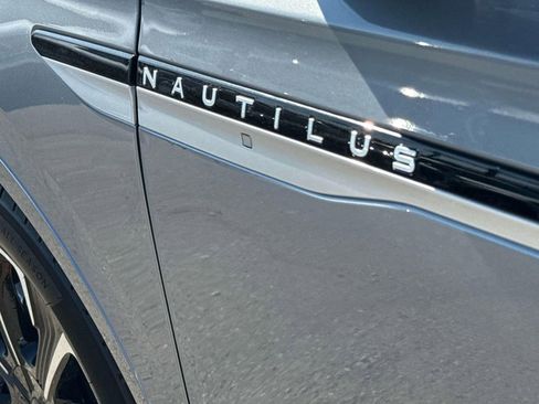 Used 2024 Lincoln Nautilus Reserve w/ Equipment Group 202A image 7