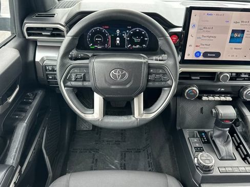 Certified 2025 Toyota Tacoma TRD Off-Road AWD/4WD image 18