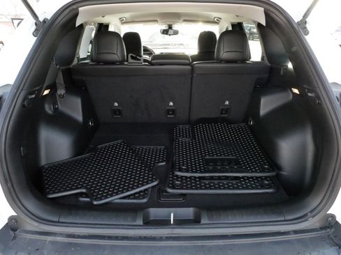 Used 2019 Jeep Cherokee Trailhawk w/ Cold Weather Group image 20