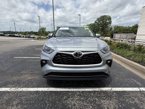 Certified 2024 Toyota Highlander XLE AWD/4WD image 19
