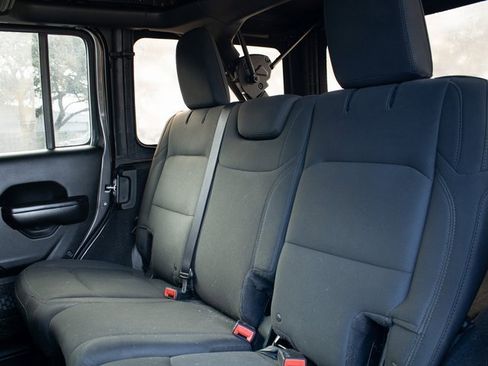 Used 2018 Jeep Wrangler Unlimited Sport S image 20