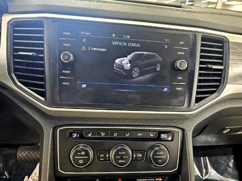 Used 2021 Volkswagen Atlas Cross Sport SE image 16
