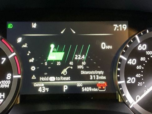 Used 2025 Toyota Highlander XLE image 19