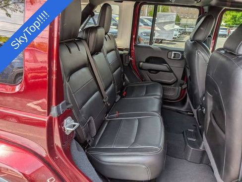 Used 2022 Jeep Wrangler Unlimited Sahara w/ LED Lighting Group AWD/4WD image 29