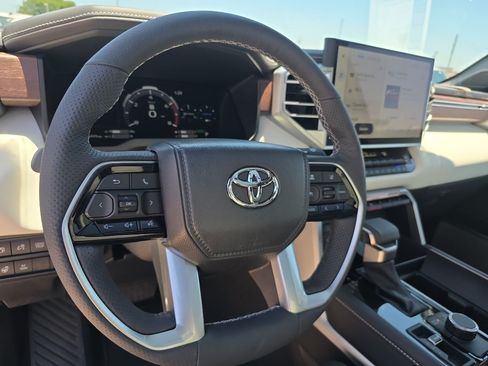 Used 2025 Toyota Sequoia Capstone AWD/4WD image 14