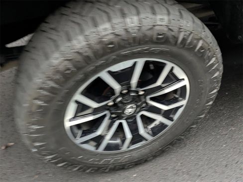 Used 2022 Toyota Tacoma TRD Sport w/ TRD Premium Sport Package image 9