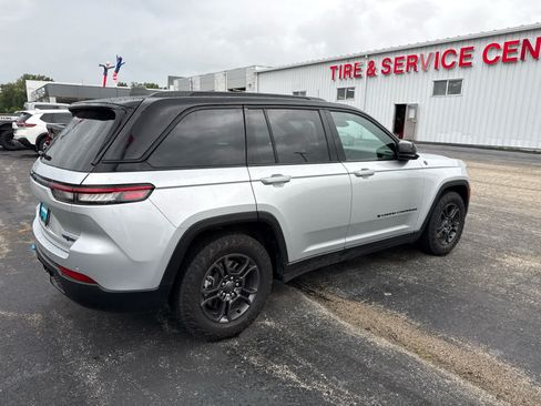 Used 2024 Jeep Grand Cherokee Trailhawk AWD/4WD image 4