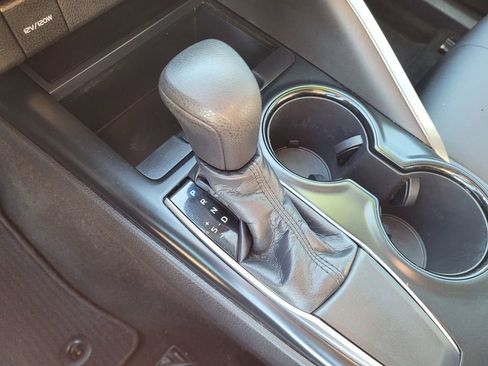 Used 2018 Toyota Camry LE image 16