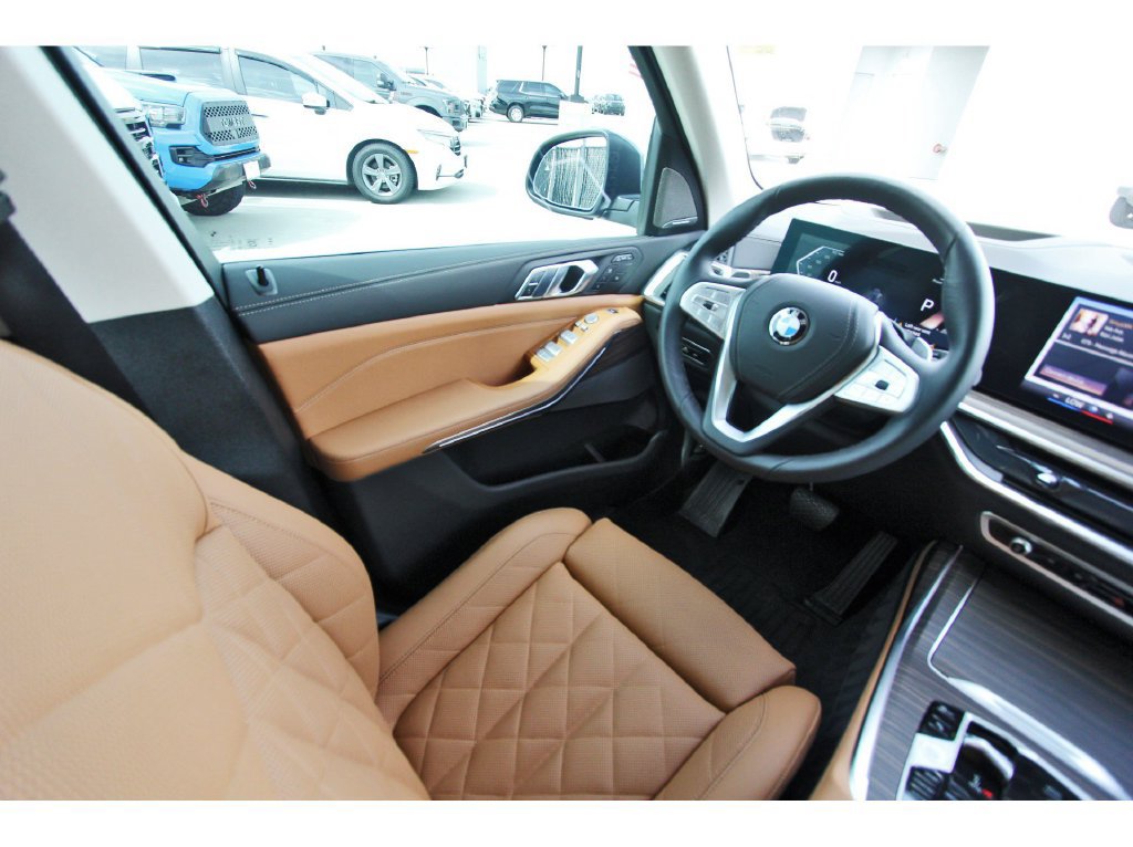 Used 2026 BMW X7 xDrive40i AWD/4WD image 8