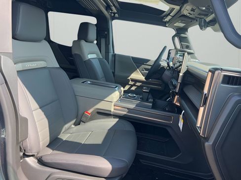 New 2025 GMC Hummer EV 2X w/ LPO, Dark Essentials Package image 15