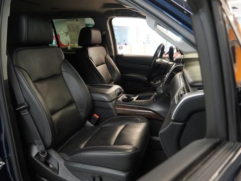 Used 2020 Chevrolet Tahoe LT w/ Luxury Package AWD/4WD image 38